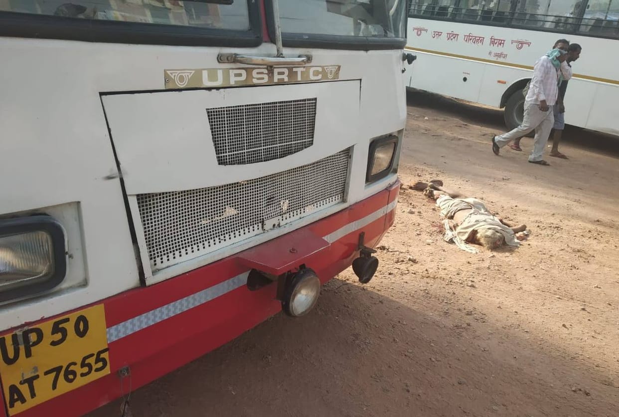 Deadbody in ballia roadways no one care him