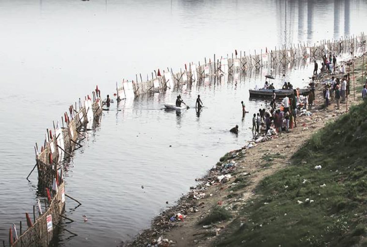 Two students died after drowning  in Yamuna river