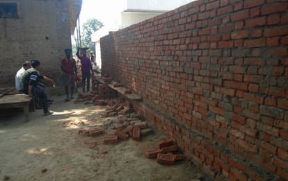 Azamgarh murder funeral after builting wall