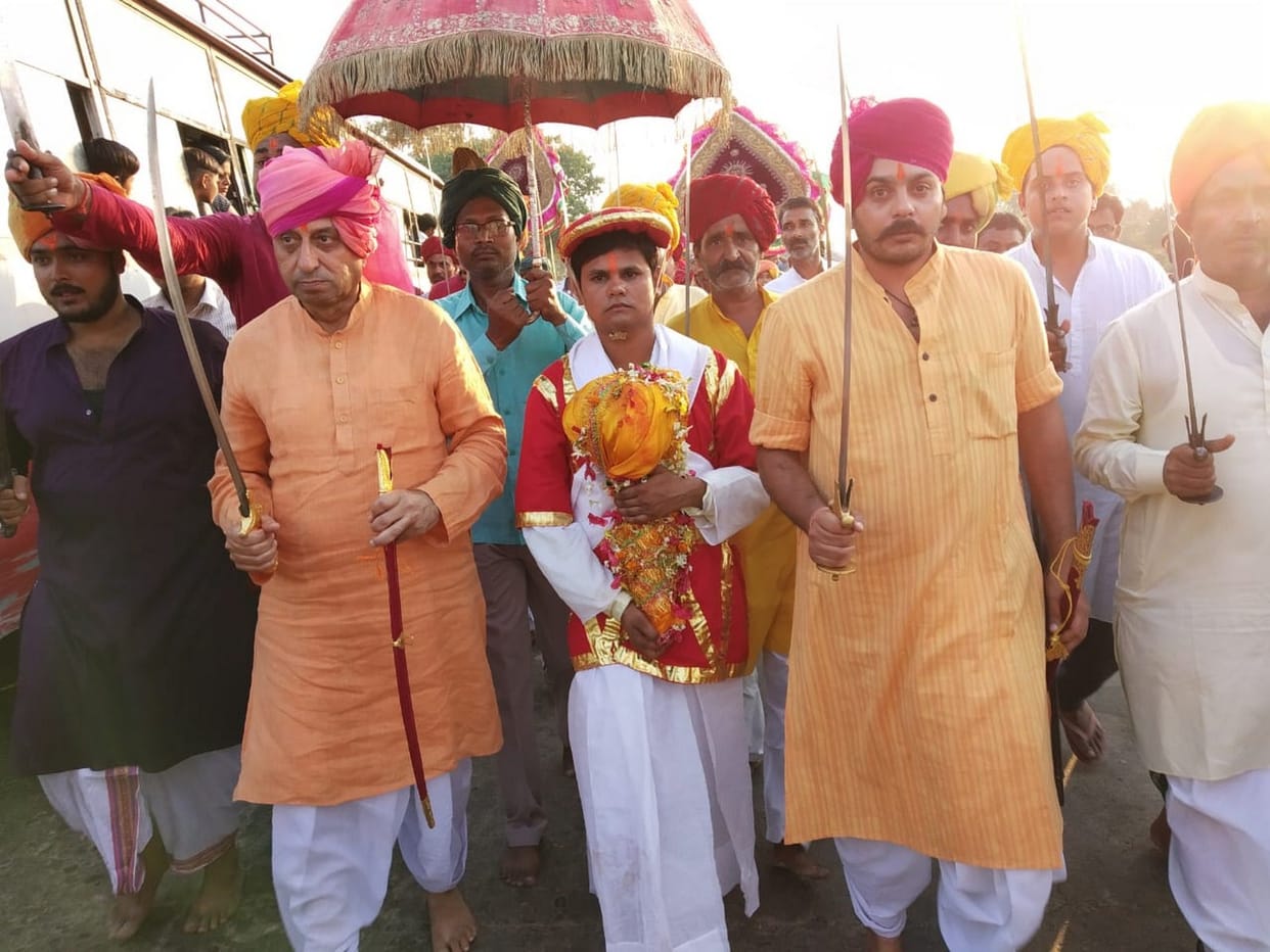 मां भवानी को  घर लाए  राजा जय प्रताप