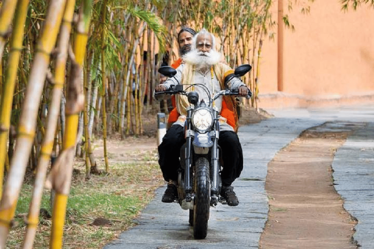 Baba Ramdev and jaggi vasudev riding a duccati ,know how they explain there ride