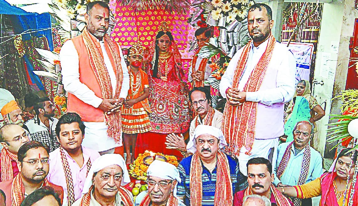 dhoomdhaam se nikali maa durga ki shobhayatra