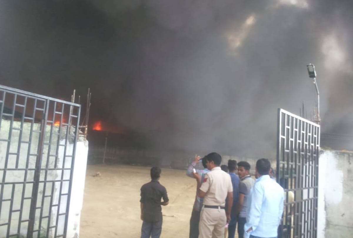 Massive Fire broke out in garment warehouse in Gurugram