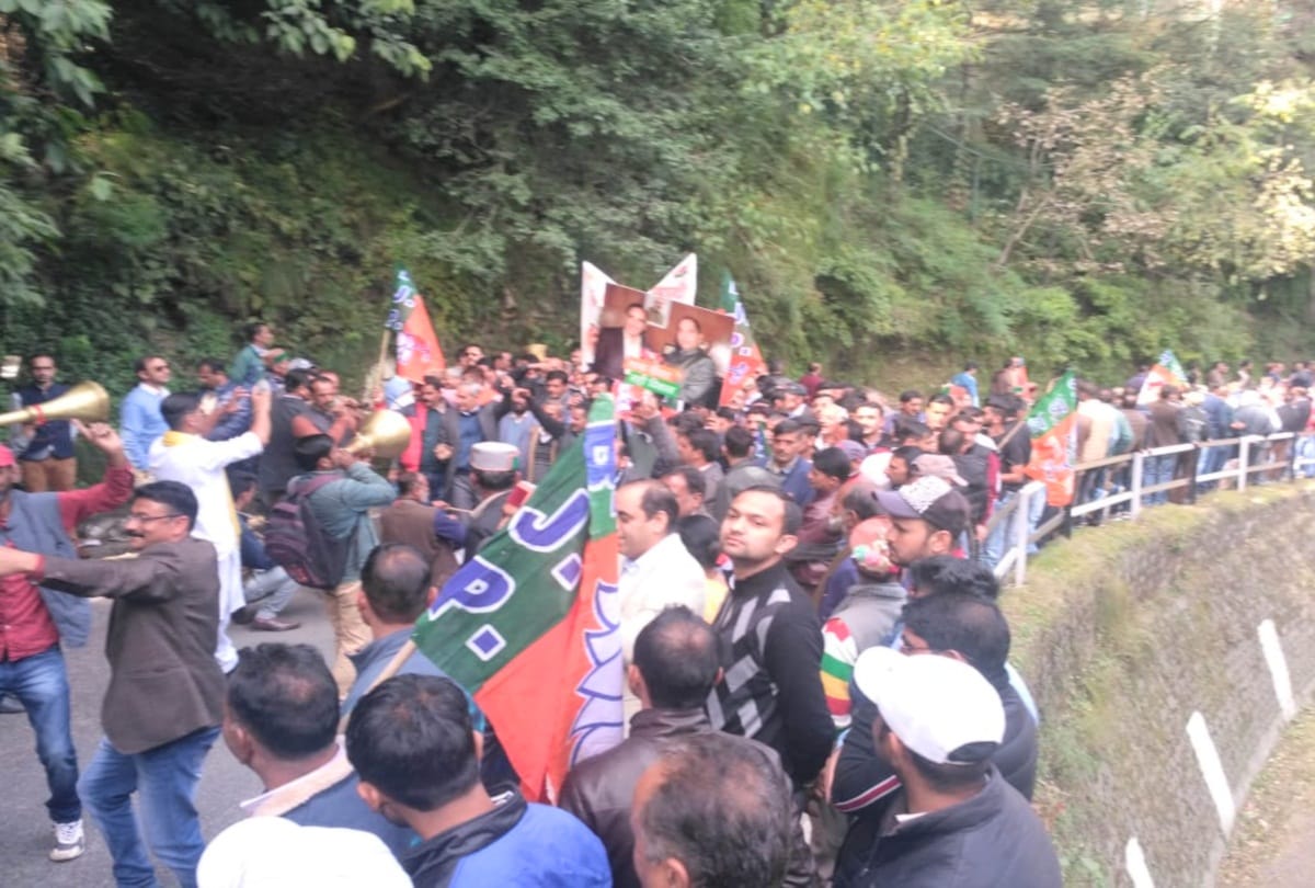 traffic jam in shimla due to political function at secretariat