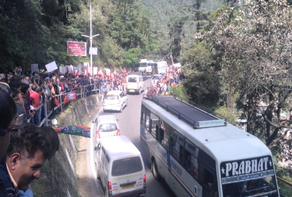 traffic jam in shimla due to political function at secretariat