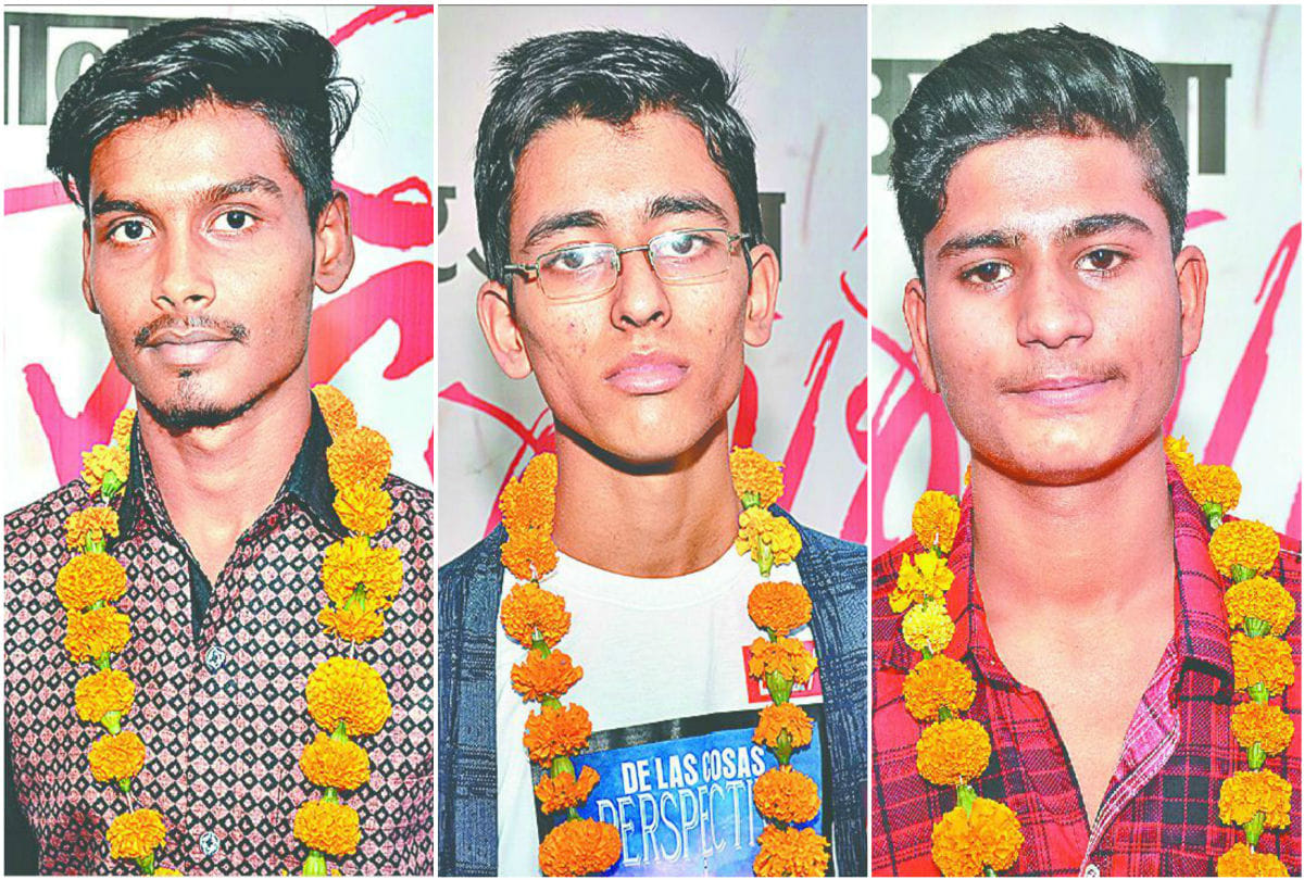 Amar Ujala Hamrahi Scholarship Given To students in agra