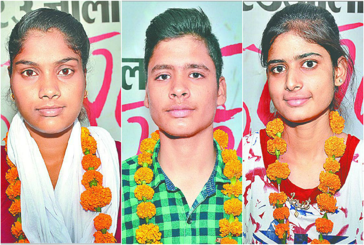 Amar Ujala Hamrahi Scholarship Given To students in agra