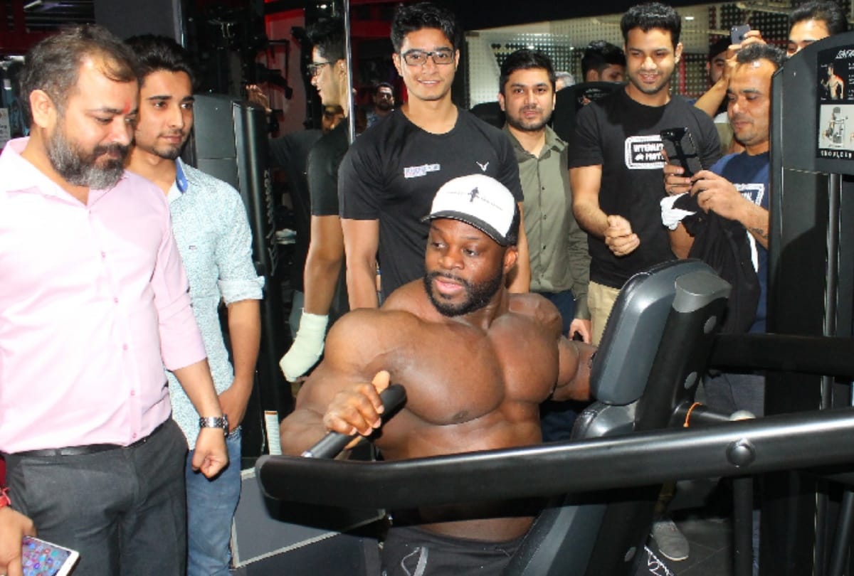 International bodybuilders Brendan Ray and Christine Ray gave tips meerut youth stay fit