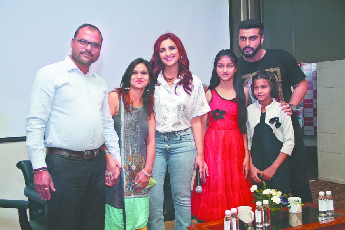 Arjun Kapoor Parineeti Chopra meets lovers of Real Life in Aapki Kahani arjun-parineeti ko Sunani