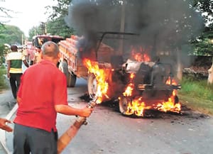 Road accident women death in pratapgarh