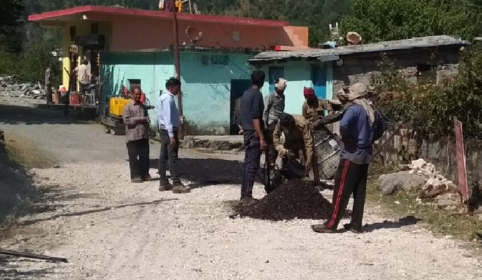 वित्त आयोग के दौरे से पहले चमकाया जा रहा अलचौना गांव