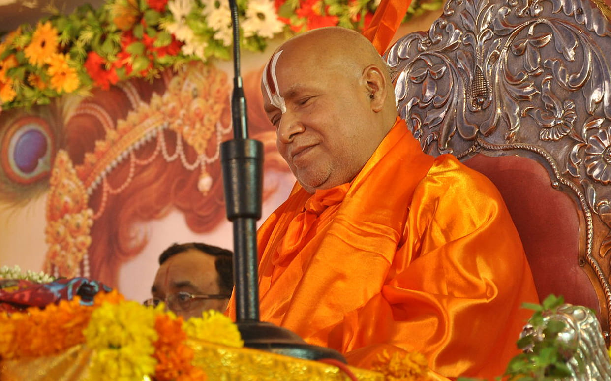 Jagadguru Rambhadracharya statement about liquor and cigarette