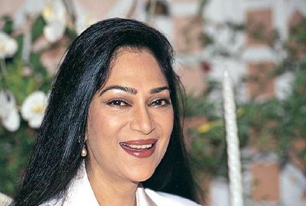 happy birthday simi garewal: simi garewal great hot scene images