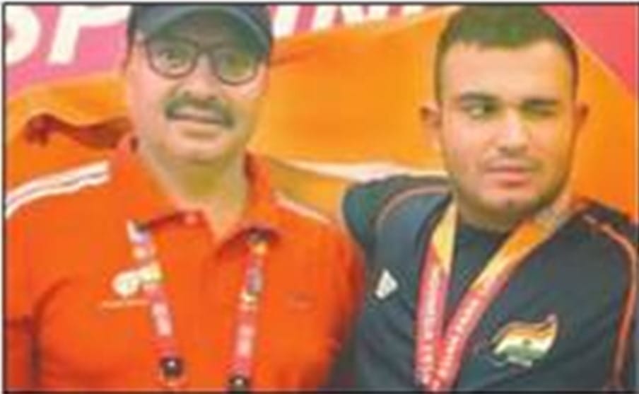 sudhir laths father expires on the day his son come with a medal