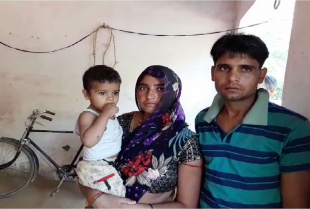 three year old child rescue from bore well in firozabad