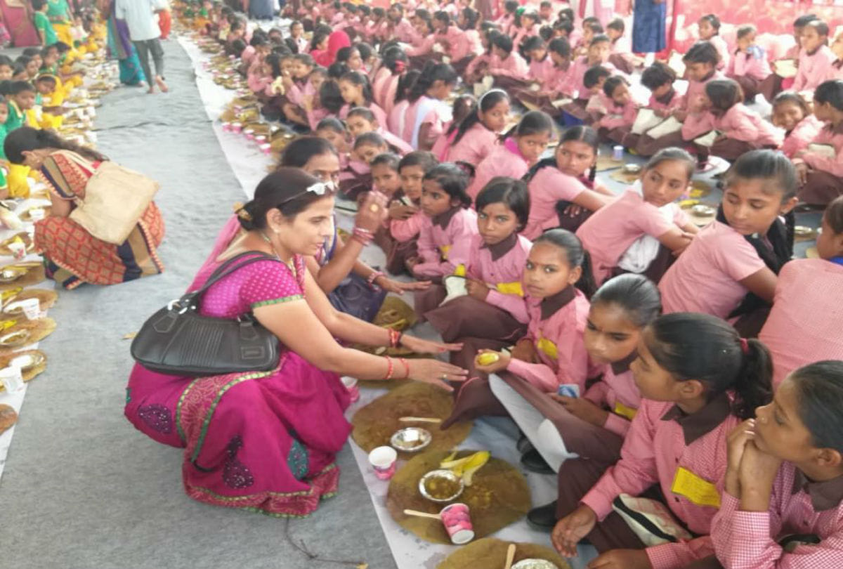 Kanya Pujan and bhoj on durga ashtami puja in firozabad