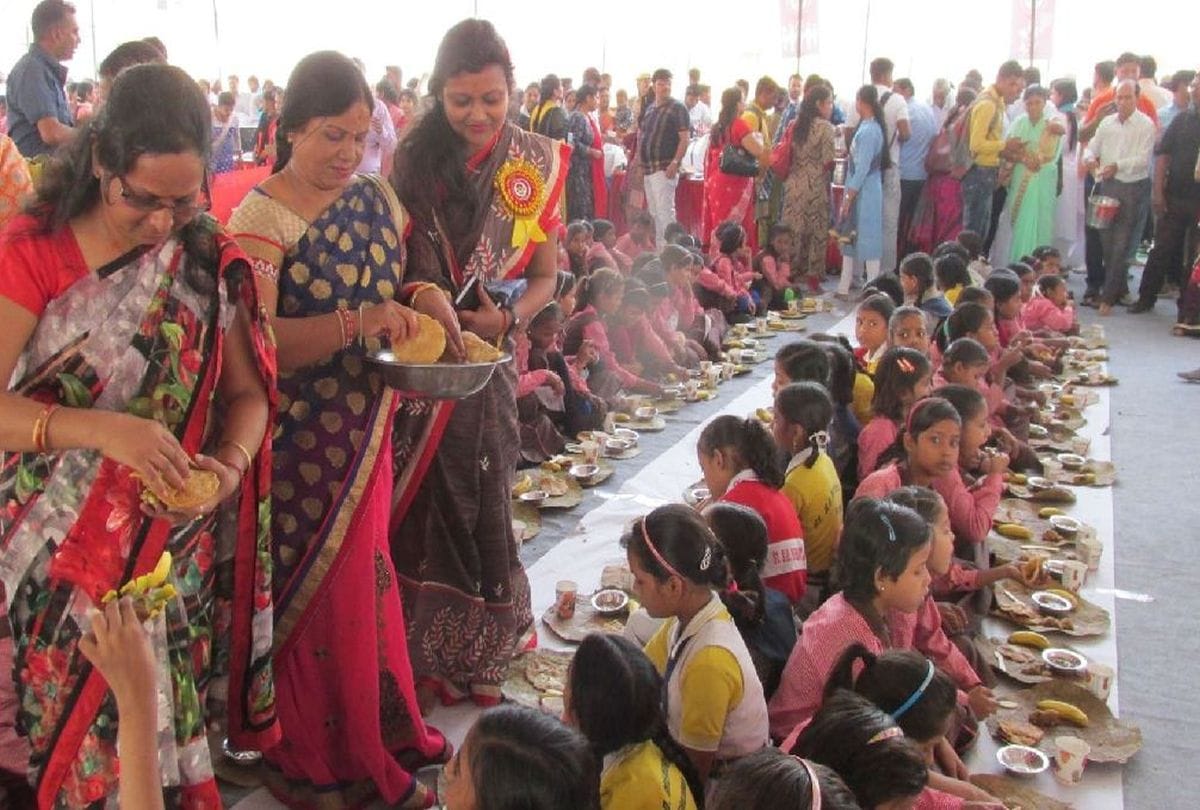Kanya Pujan and bhoj on durga ashtami puja in firozabad