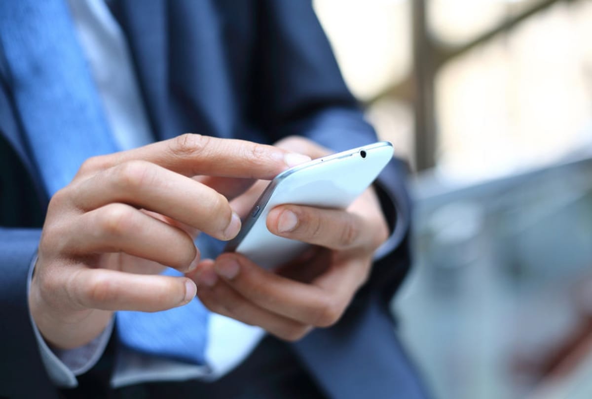 Users dial police helpline number during World wide down issue with Youtube for fixed it