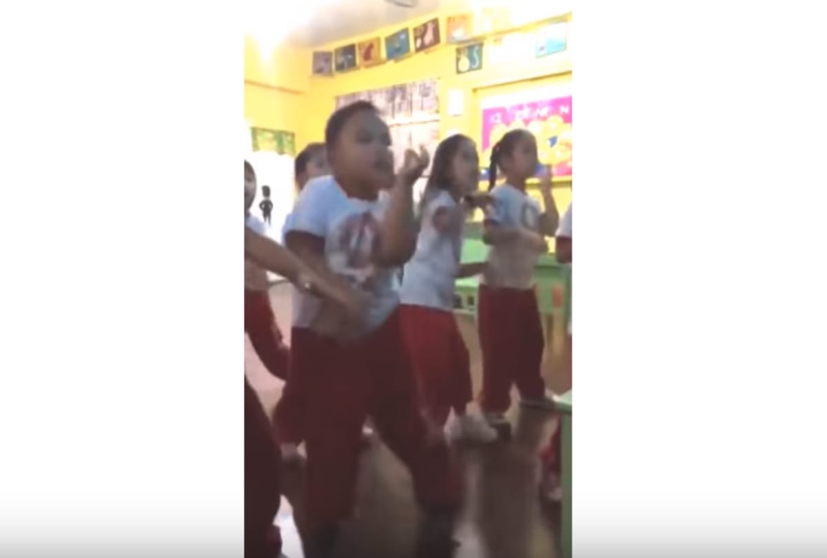 Video viral of Kindergarten baby who start dancing during class