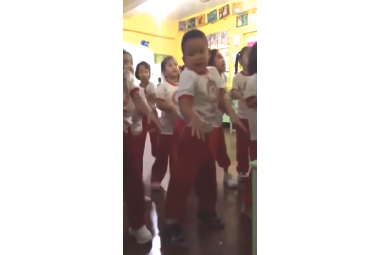 Video viral of Kindergarten baby who start dancing during class