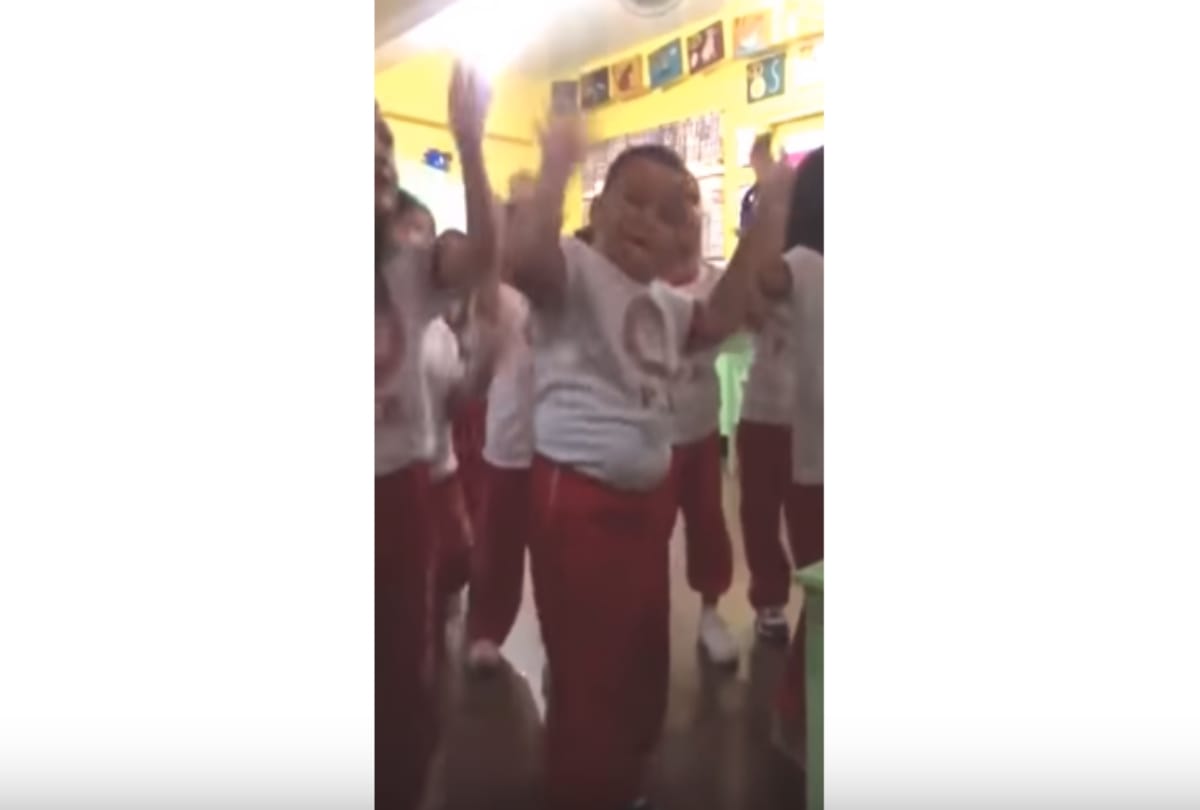 Video viral of Kindergarten baby who start dancing during class