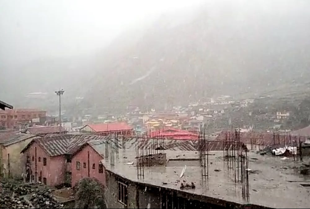 Bitter Cold Weather After Fresh Snowfall in badrinath and hailstorm in kedarnath