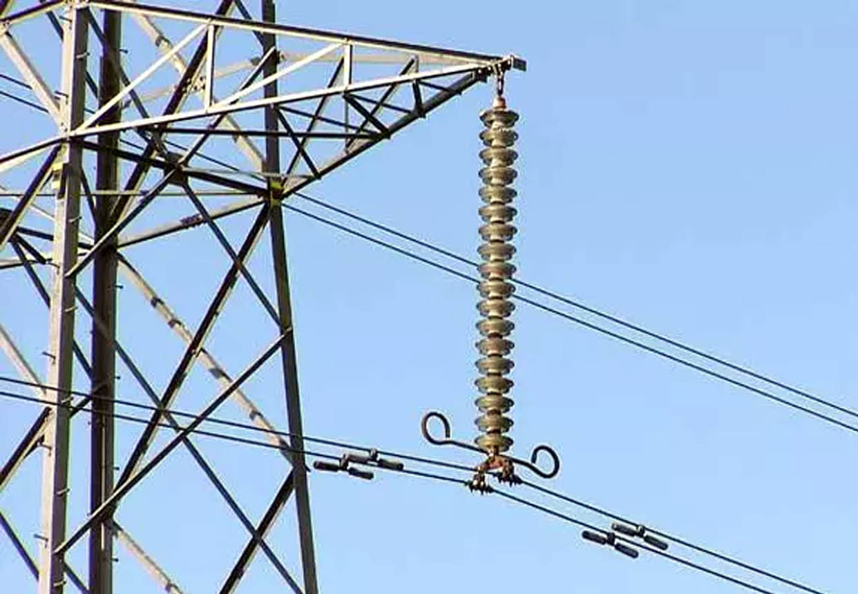 one person died and six injured due to current of high tension broken line