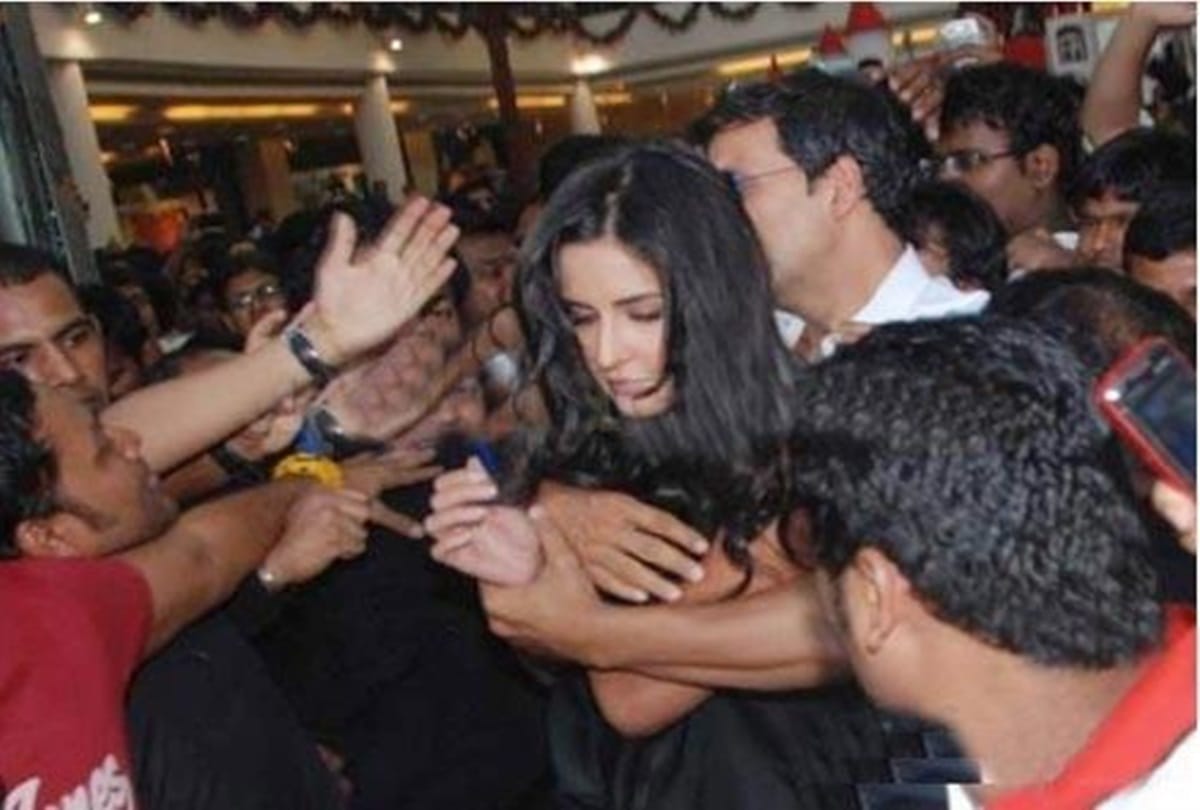 5 Bollywood Actresses Who Were Harassed by fans In Public