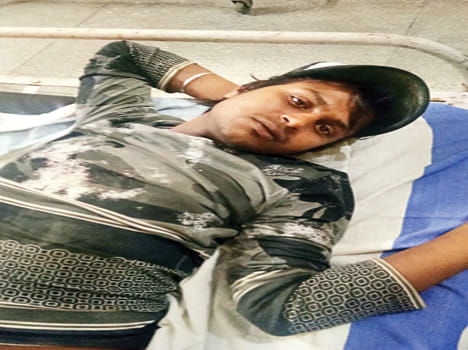 muthabhed mein inaamee badamaash va do sipaahee ghaayal