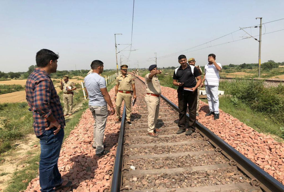 avert train accident at Agra Gwalior rail route from alertness of Loco pilot