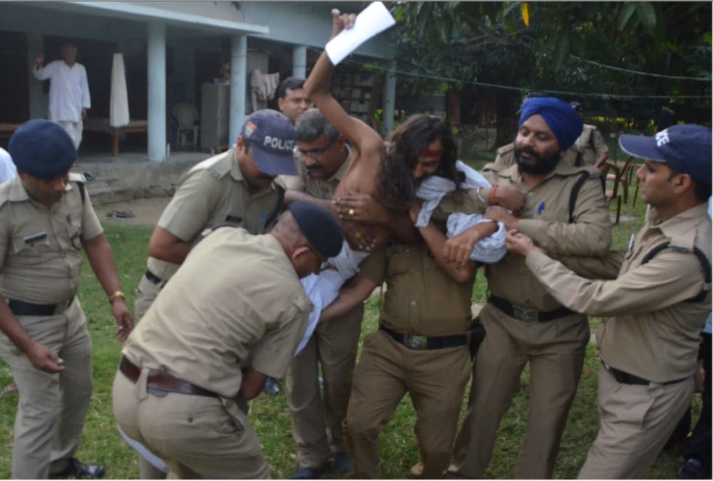 Police Hospitalised saint gopaldas in aiims again wrote letter to pm modi