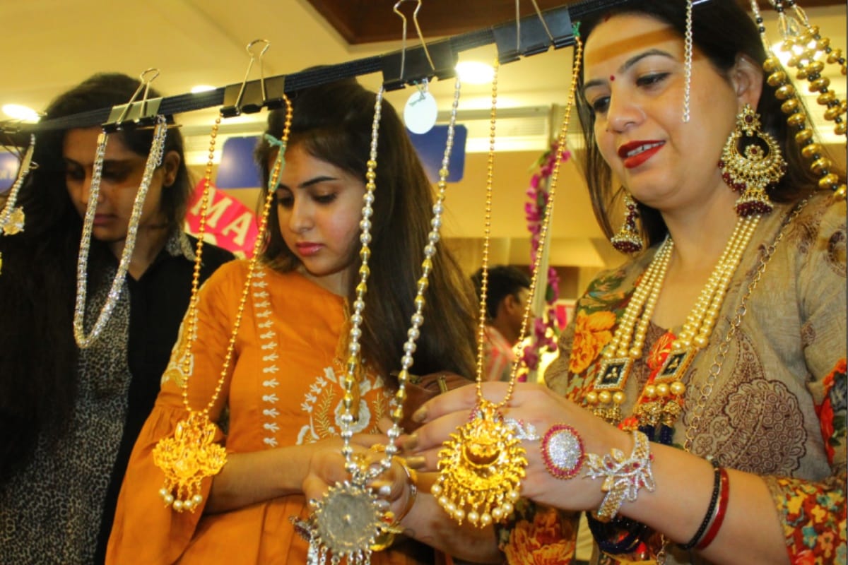 Bollywood Actress Sucheta Khanna supported 'Me Too' campaign