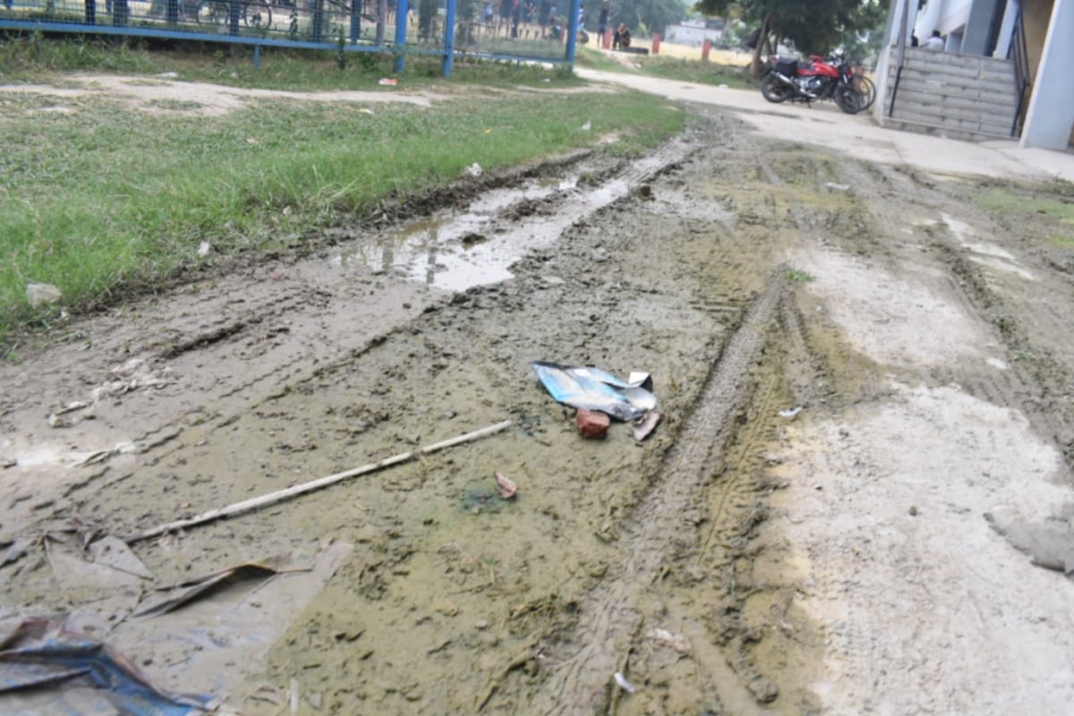 Mosquitoes in kailash prakash sports stadium of meerut making game players sick