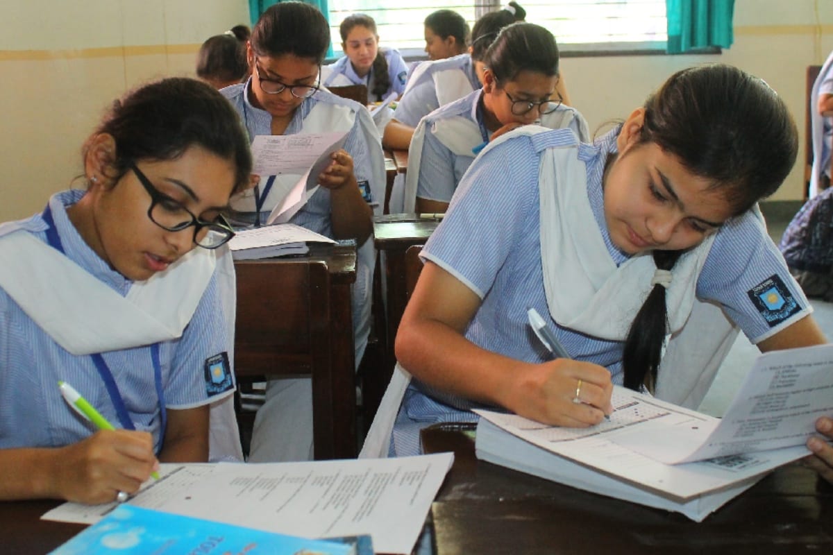 Amar Ujala Super Student examination organized in five schools in meerut