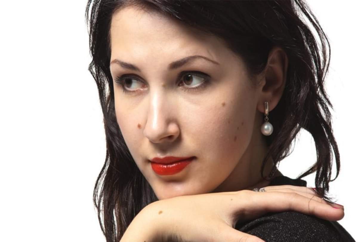 Lucky moles-on-female-body-in-hindi-according-to-samudrik-shastra and Signs For Good Luck