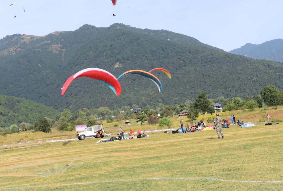 Adventure Ideas: Famous Paragliding Places in India Know All Details in Hindi