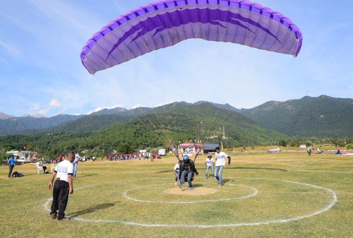 visit best spots for paragliding sports adventure in India
