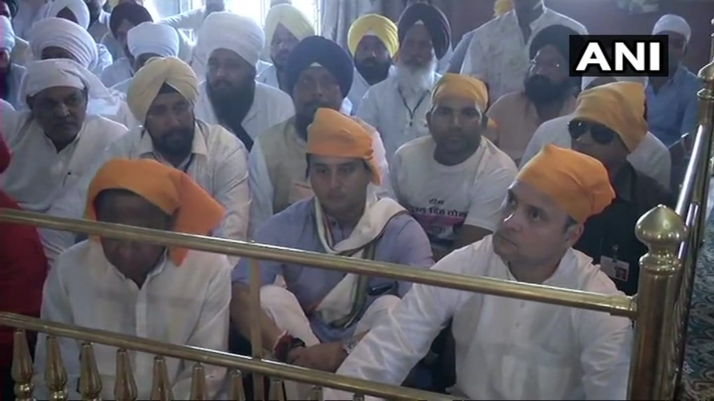 Know why Rahul Gandhi keeps back 500 rupees note at Gurudwara