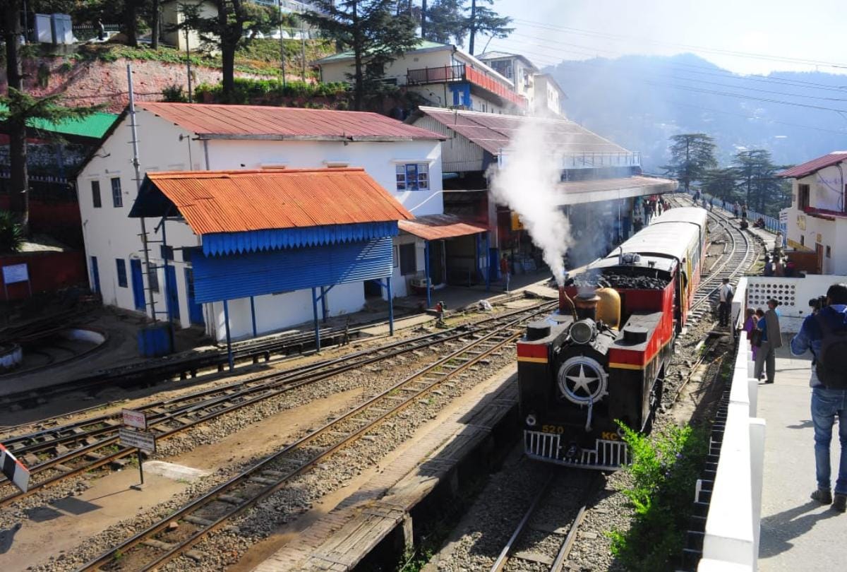 113 year old engine booked by British tourists run on shimla kalka railway track