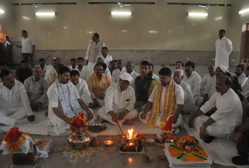 shivpal singh yadav grah pravesh in new bunglow.