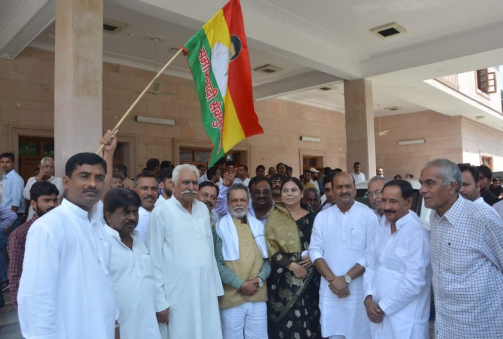 shivpal singh yadav grah pravesh in new bunglow.