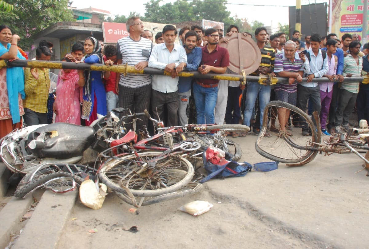 ghaziabad on railway crossing many trapped between two trains one dead 7 injured one lost both hands