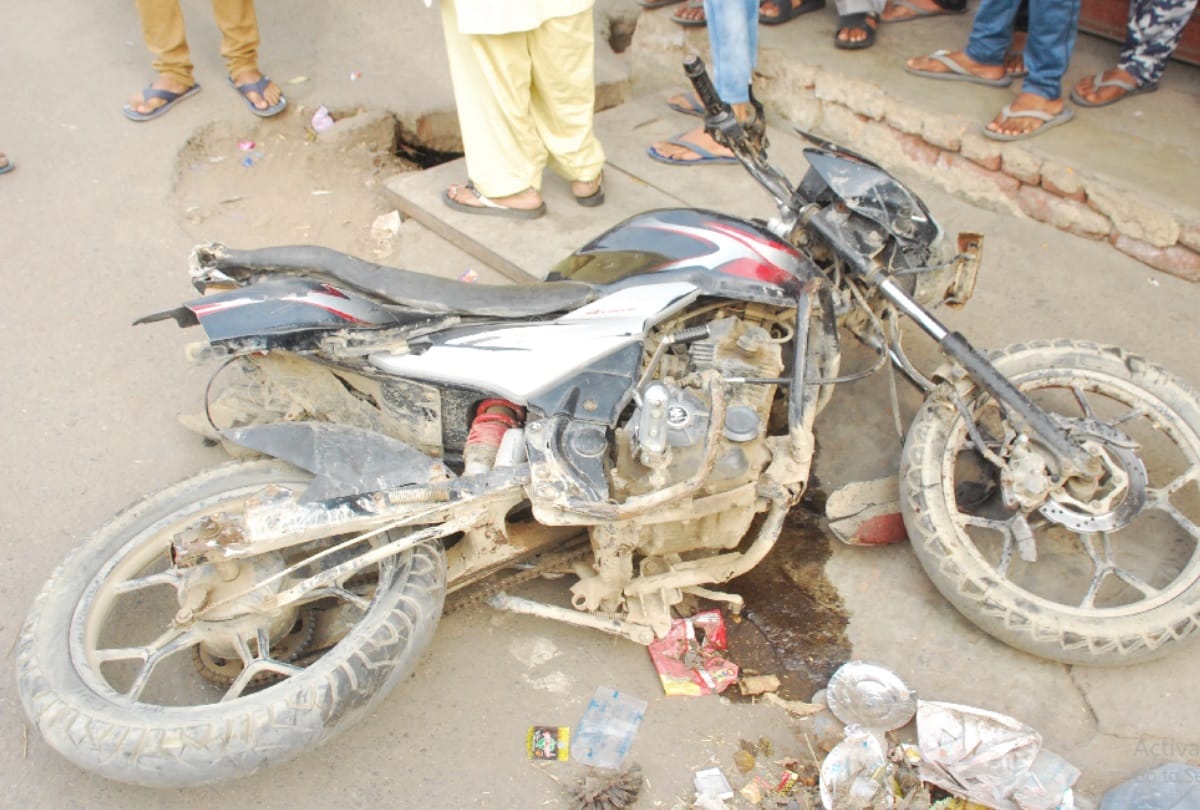 Bike rider on the train, one killed, second serious