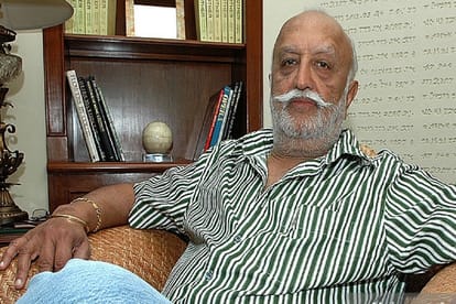 raymond founder vijaypat singhania planning to oust son from company