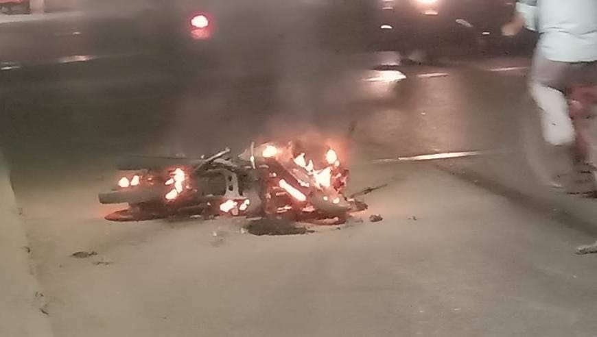 Fire in running bike at varanasi