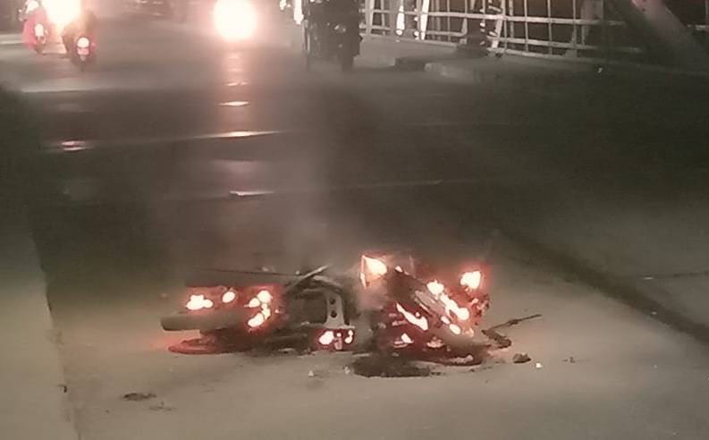 Fire in running bike at varanasi