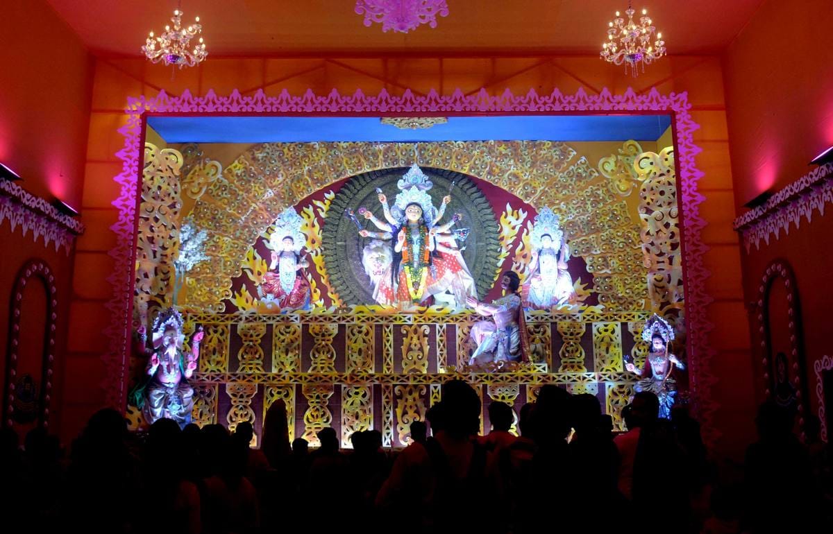 Durga puja celebration in varanasi and see pictures of pandal decoration