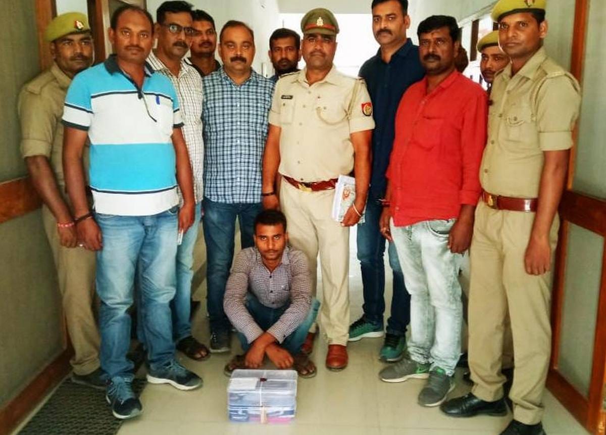Interstate drug and rob criminal arrested in varanasi who run away from police custody