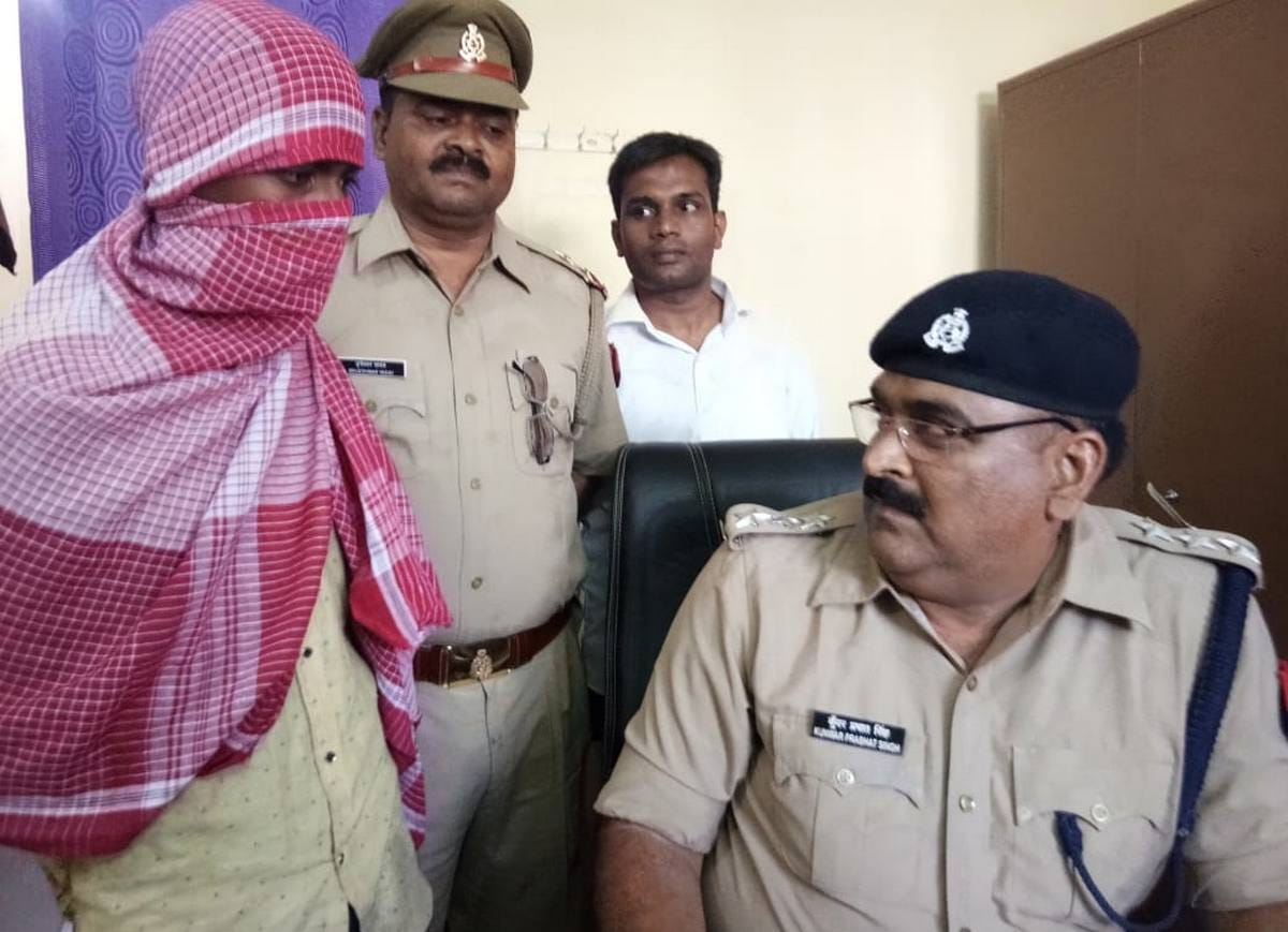 man arrest with fake currency at chandauli uttar pradesh