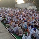 रेलवे ट्रैक पर किसानों का प्रदर्शन